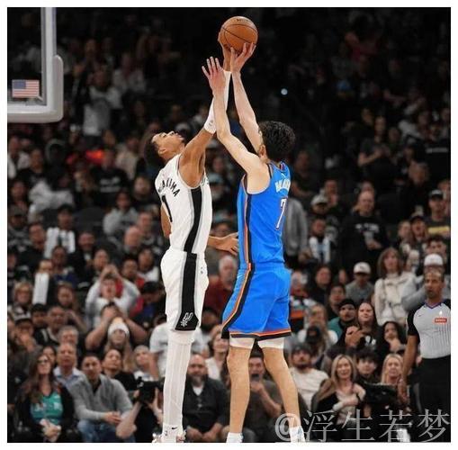 文班亚马右侧转身后仰倒地投篮命中